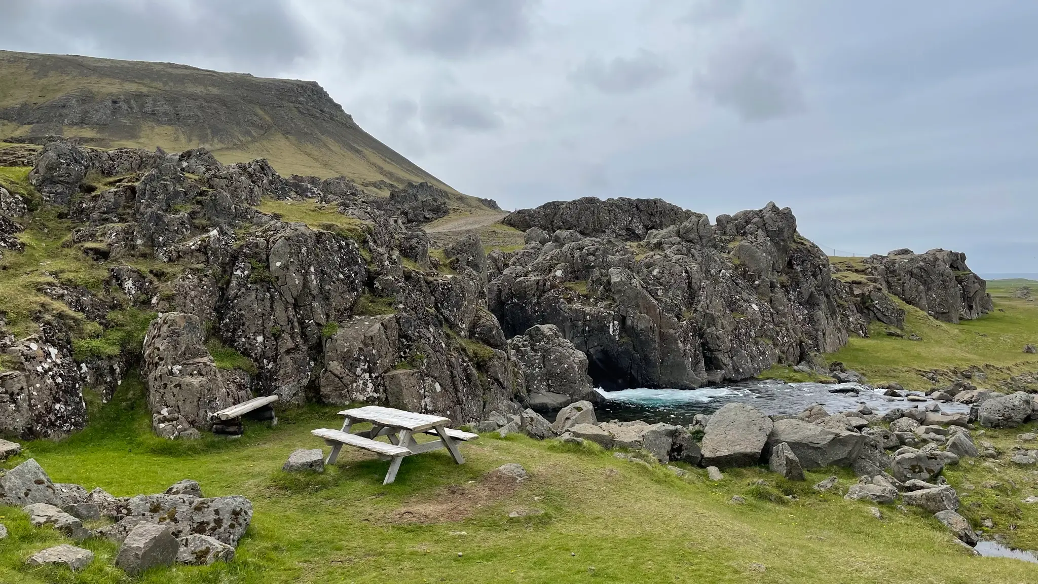 Picnic table at the beginning of the walk