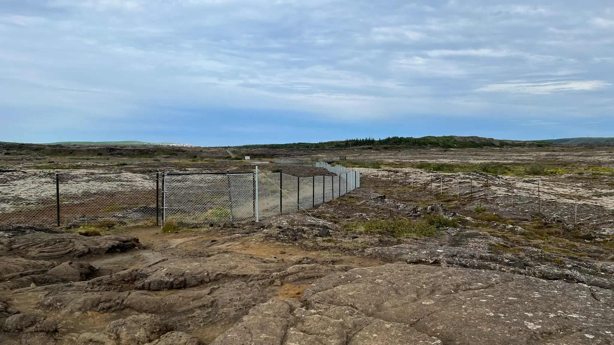 Bypass fence around Kaldá reservoir
